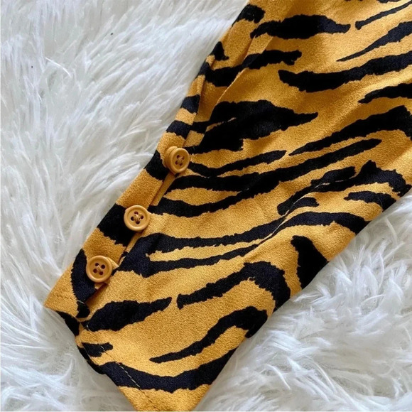Reformation tiger print blouse - Picture 2 of 5